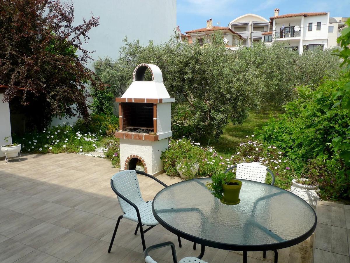Christina'S Sea House Apartment Nikiti  Exterior photo
